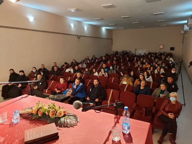 ОДРЖАН ЦИКЛУС ПРЕДАВАЊА И ТРИБИНА У КОСОВСКОМ ПОМОРАВЉУ