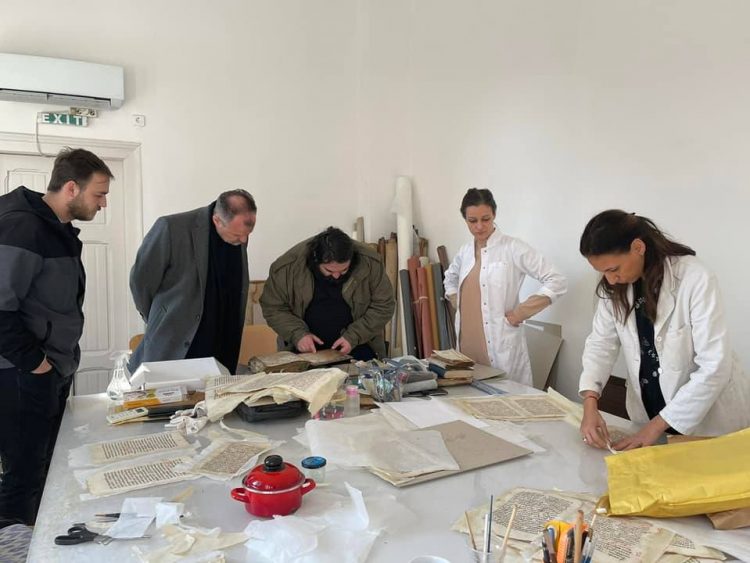 СТРУЧЊАЦИ МУЗЕЈА ЖРТАВА ГЕНОЦИДА ПОСЕТИЛИ АРХИВ СРПСКЕ ПРАВОСЛАВНЕ ЦРКВЕ