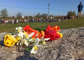 ODRŽAN KOMEMORATIVNI PROGRAM U SEĆANjE NA MASOVNI ZLOČIN MAĐARSKIH OKUPATORA NAD SRPSKIM CIVILIMA U SIRIGU