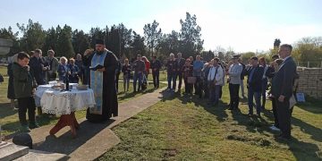 ОДРЖАНЕ КОМЕМОРАТИВНЕ СВЕЧАНОСТИ У СПОМЕН НА ОКО 400 СРБА УБИЈЕНИХ ОД СТРАНЕ МАЂАРСКИХ ОКУПАТОРА У СЕНТИ