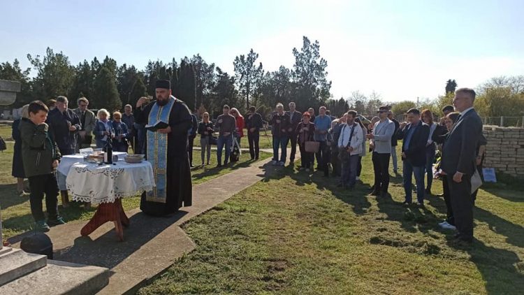 ОДРЖАНЕ КОМЕМОРАТИВНЕ СВЕЧАНОСТИ У СПОМЕН НА ОКО 400 СРБА УБИЈЕНИХ ОД СТРАНЕ МАЂАРСКИХ ОКУПАТОРА У СЕНТИ