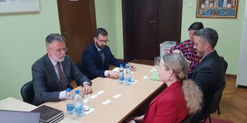 ПОСЕТА СПЕЦИЈАЛНЕ ИЗАСЛАНИЦЕ СТЕЈT ДЕПАРТМЕНТА ЗАДУЖЕНЕ ЗА ПИТАЊА ХОЛОКАУСТА МУЗЕЈУ ЖРТАВА ГЕНОЦИДА