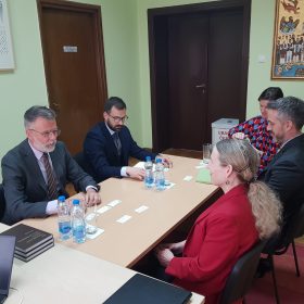 ПОСЕТА СПЕЦИЈАЛНЕ ИЗАСЛАНИЦЕ СТЕЈT ДЕПАРТМЕНТА ЗАДУЖЕНЕ ЗА ПИТАЊА ХОЛОКАУСТА МУЗЕЈУ ЖРТАВА ГЕНОЦИДА