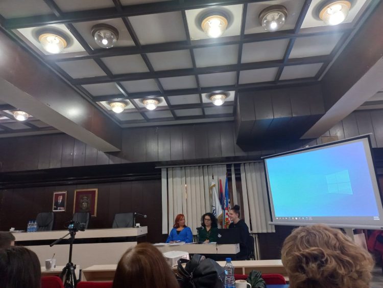 ОДРЖАНА ТРИБИНА „О НЕУСТРАШИВИМ ЖЕНАМА У ВЕЛИКИМ РАТОВИМА“