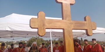 Patrijarh srpski Porfirije osveštanje temelja za hram Svetih velikomučenika jasenovačkih u Surčinu