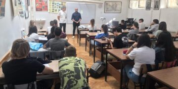 У ОШ „Краљ Петар II Карађорђевић" у Београду наше колеге Биљана Марцојевић и Никола Милошевски одржали су образовне програме намењене ученицима основношколског узраста.