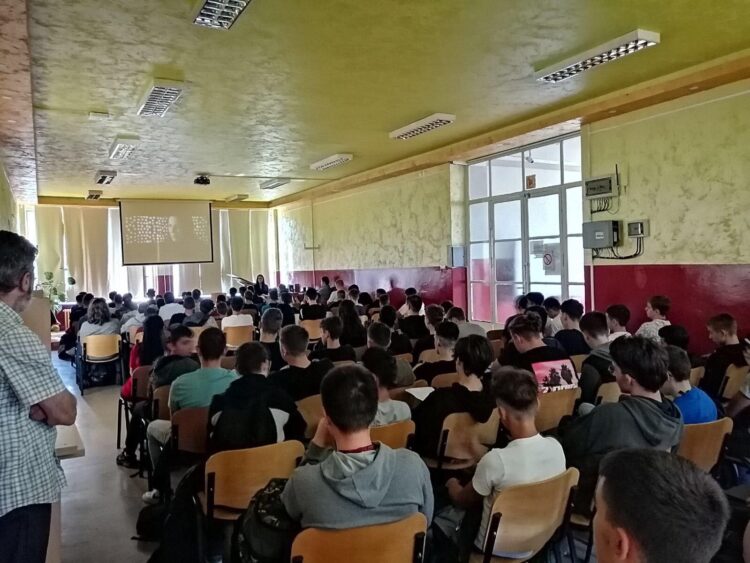 Предавање и пројекција филма у Електротехничкој школи ,,Раде Кончар“ у Београду