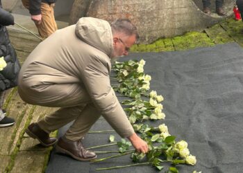 Највећа групна посета водећих светских стручњака и званичника, чланица IHRA, обишло Спомен-подручје ,,Јасеновац“