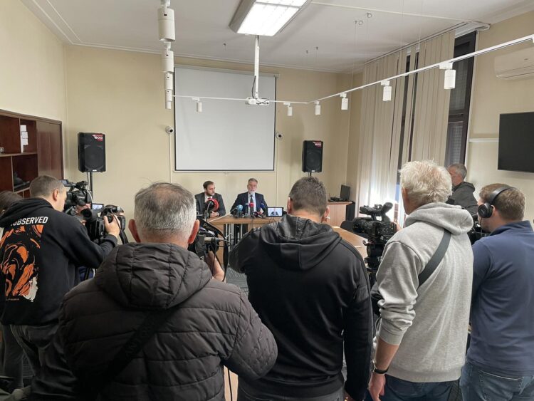 Конференција за медије у вези откупа Директиве бр. 25 којом је 27. марта 1941. године немачки канцелар Адолф Хитлер наредио напад на Краљевину Југославију и Краљевину