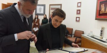 Primopredaja originala Direktive br. 25 kojom je nemački kancelar Adolf Hitler 28. marta 1941. godine izdao naređenje za napad na Kraljevinu Jugoslaviju i Kraljevinu Grčku
