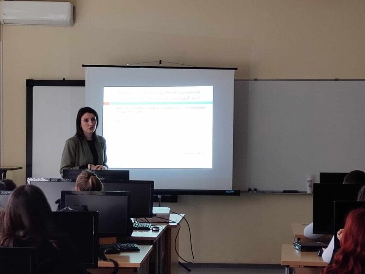 Предавање под називом „ХЕРОИНЕ КОЈЕ НЕЋЕМО ЗАБОРАВИТИ“ г-ђе др Милице Карић у Лапову