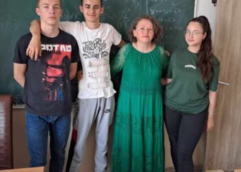 Подршка гимназијалцима у Ораховцу (АП Косово и Метохија)