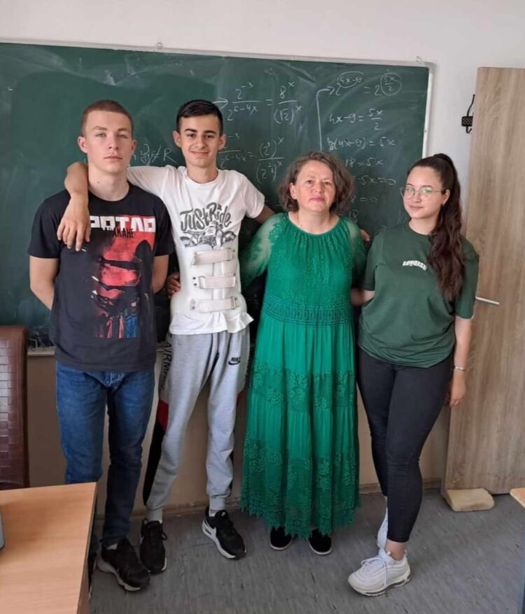 Подршка гимназијалцима у Ораховцу (АП Косово и Метохија)
