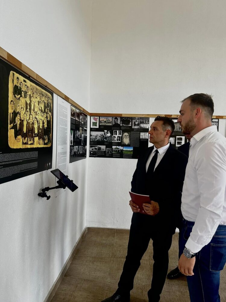 Потпредседник Владе Републике Србије господин Александар Вулин посетио сталну изложбену поставку у Пребиловцима