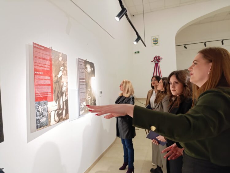 Отварена изложбе „Ратне хероине“, ауторке Биљане Марцојевић, у Градскј галерији „Рајко Петковић“ у Србцу